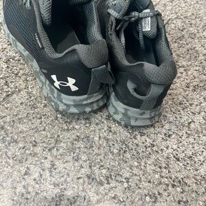 Men’s Under Armour running shoes size 8